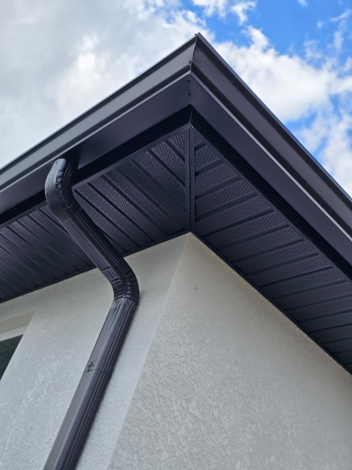 Seamless Gutters — MASTERFIX exterior service in SWFL